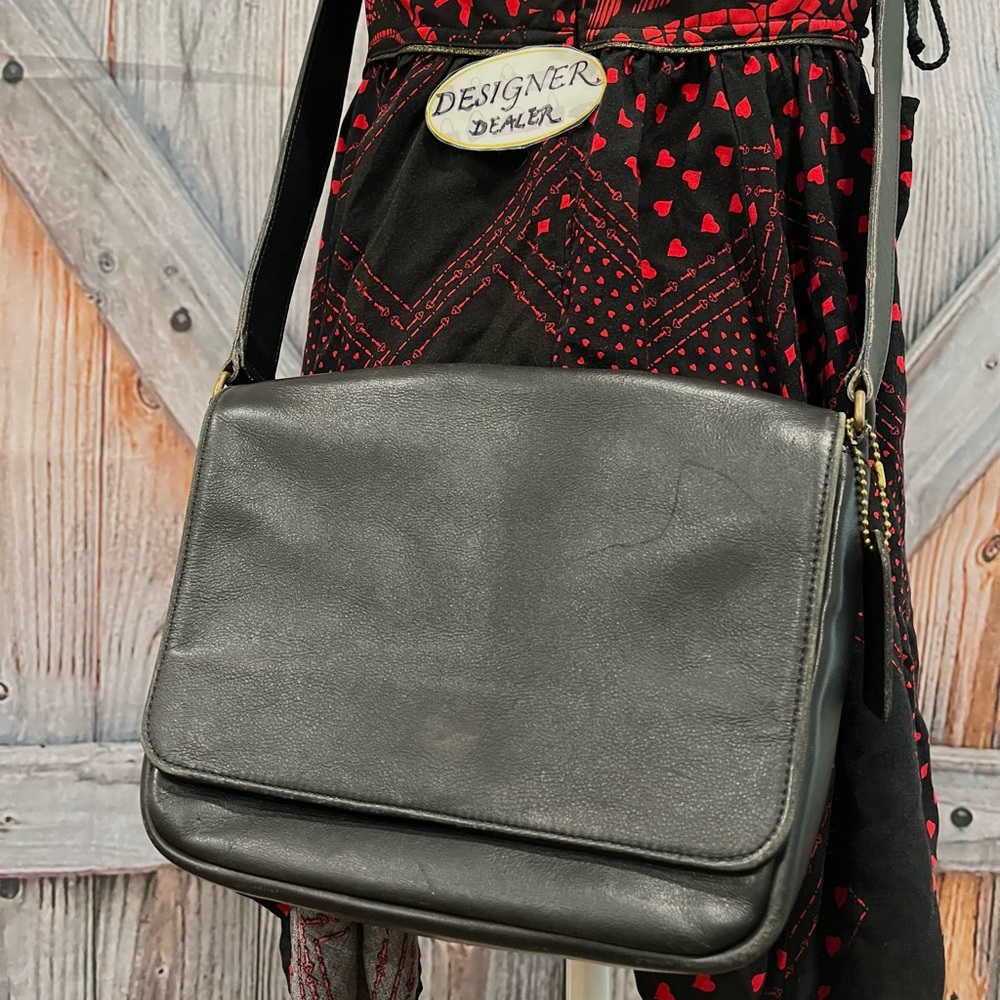 Authentic COACH Vintage Small Flap Shoulder Bag Black GUC! - Picture 2 of 12